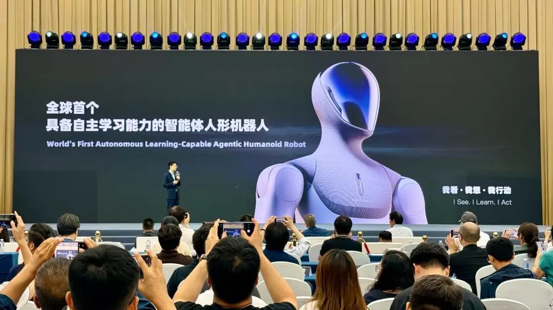 全球首个具备自主学习能力的智能体人形机器人Galbot ET1「银河星仔」重磅发布